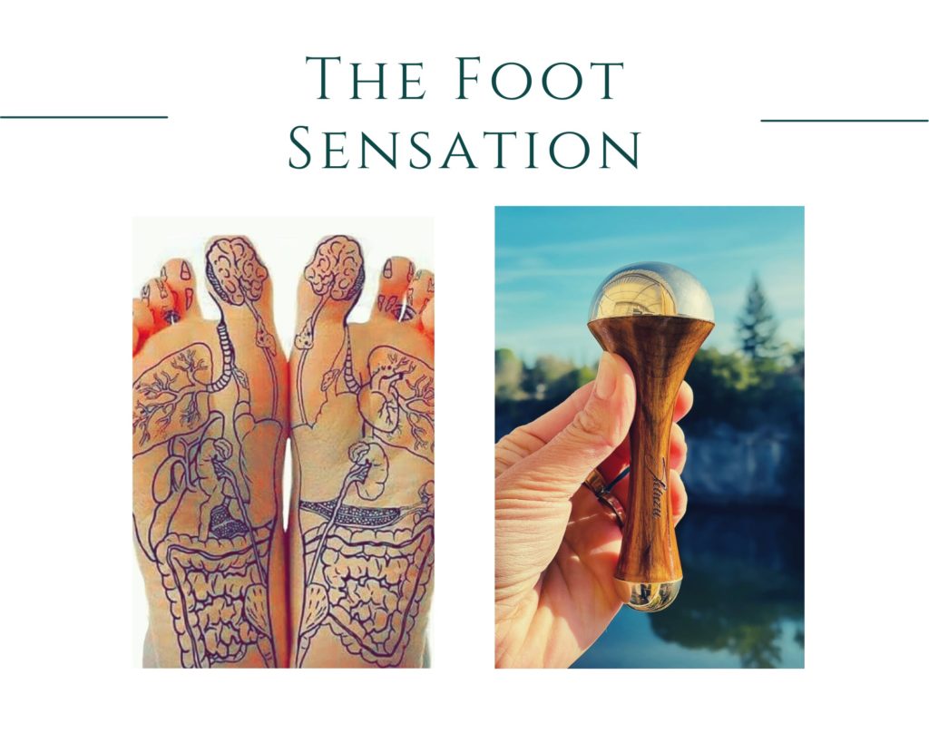 Le massage des pieds : the foot sensation, baton kasna et pphoto de pieds avec une carte dessiné dessus